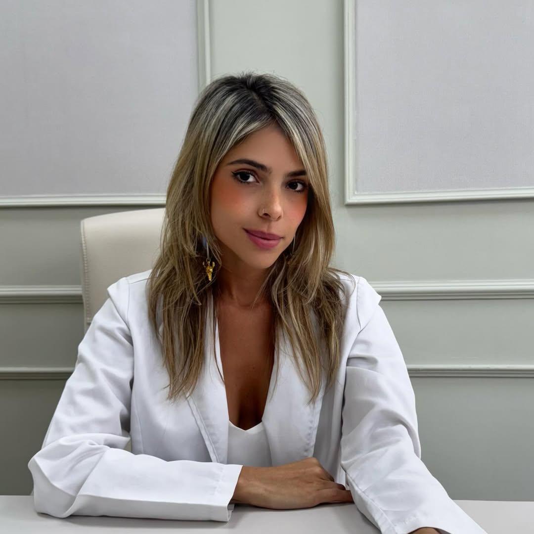 Dra. Eliza en consulta